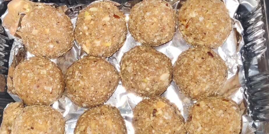 Dink (Gond) Ladoo